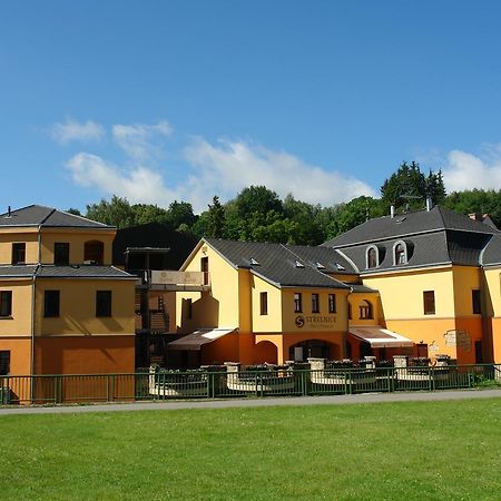 Hotel Strelnice Teplice nad Metují Exteriör bild