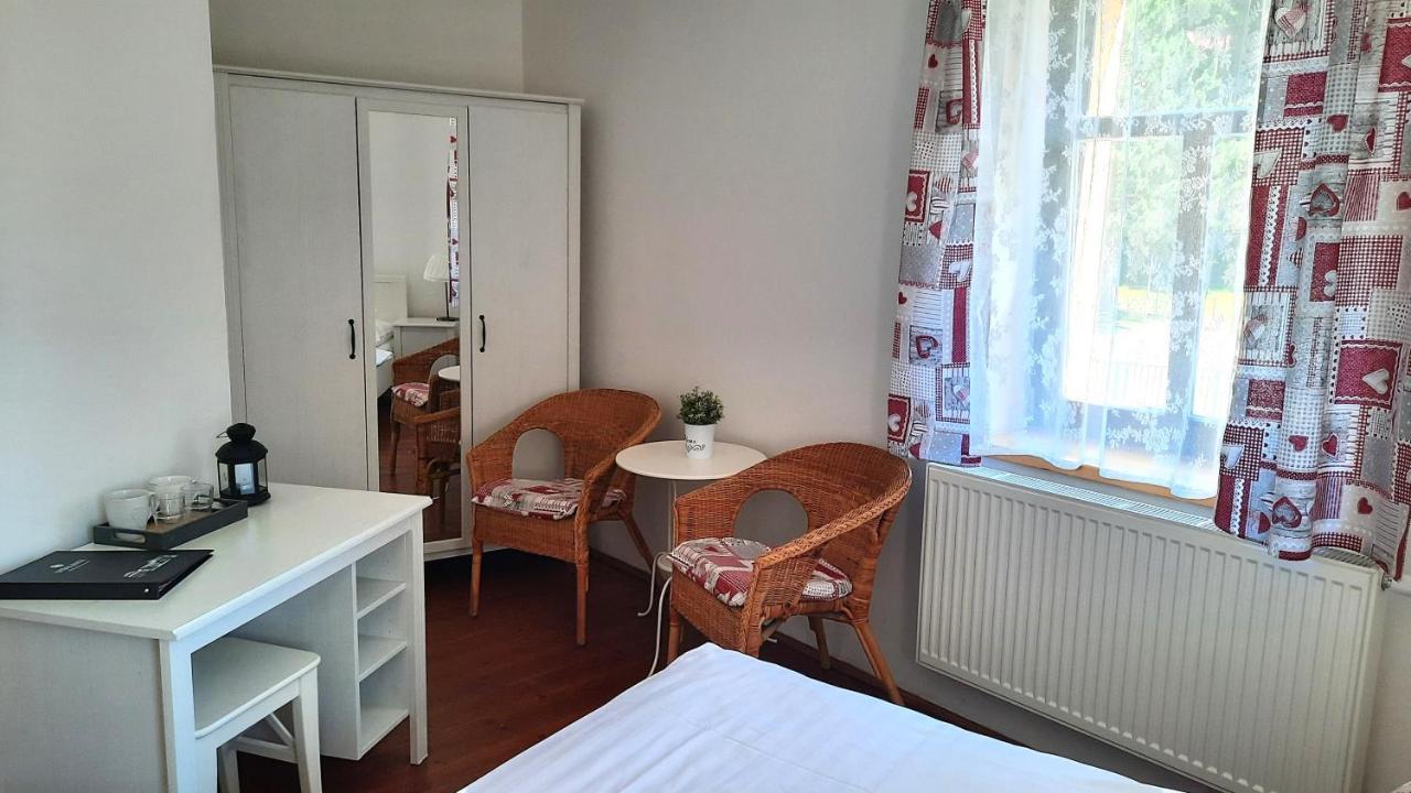 Hotel Strelnice Teplice nad Metují Exteriör bild