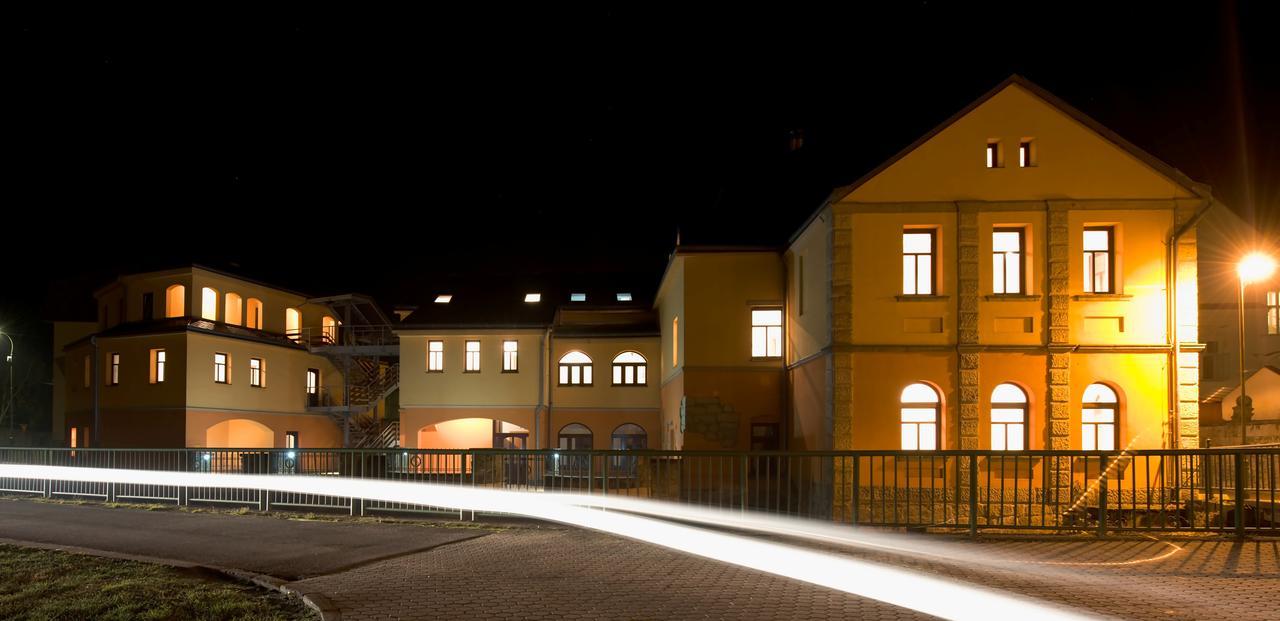 Hotel Strelnice Teplice nad Metují Exteriör bild