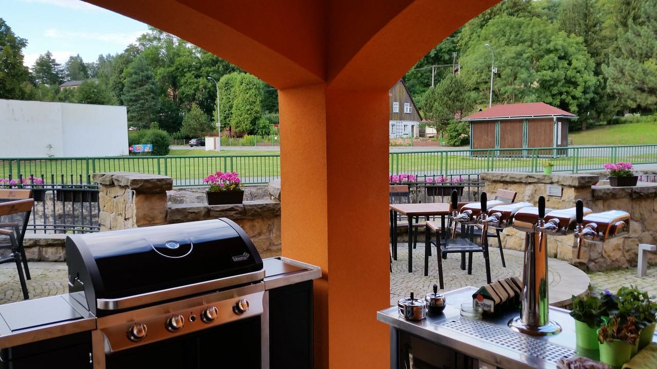 Hotel Strelnice Teplice nad Metují Exteriör bild
