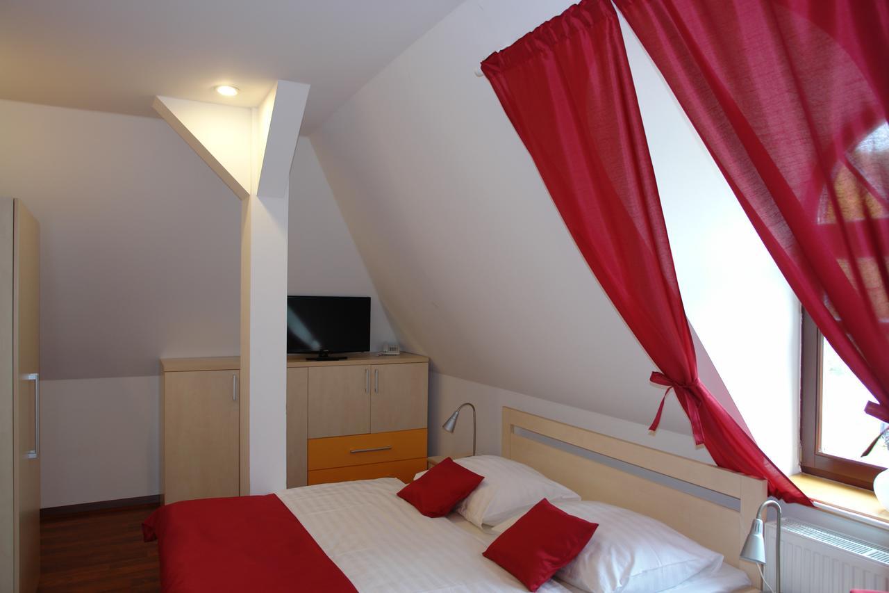 Hotel Strelnice Teplice nad Metují Exteriör bild