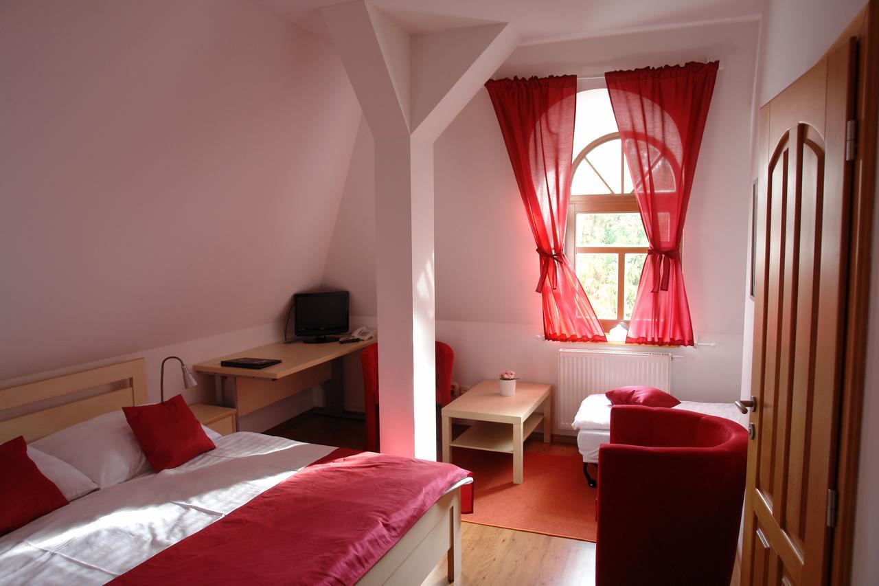 Hotel Strelnice Teplice nad Metují Exteriör bild
